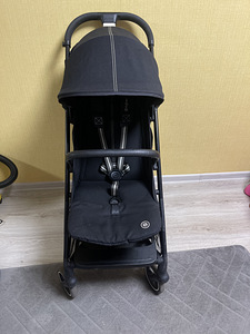Cybex Beezy Moon Black прогулочная коляска (1 фото из 5)