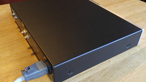 Shanling TU100 FM Tuner kahe antennisisendiga (5 foto / 10)