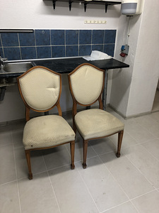 Стул (1 фото из 2)
