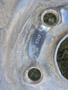 195/65R15 шипованные шины Hankook Rs2 на стальных дисках 5x112 (3 фото из 10)