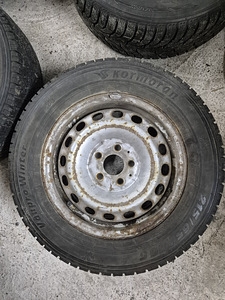 215/65C r16 шипованные шины 5x112 на дисках Mercedes Benz Vito (4 фото из 10)