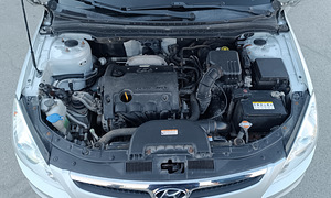 HYUNDAI i30 (13 foto / 15)