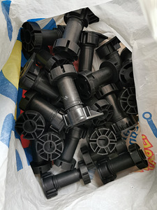 Plastmassist mööblijalad UUED 20tk hind kokku 5 eur (2 foto / 2)