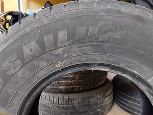 235/75/R15 Toyota Hilux suverehvid (1 foto / 2)