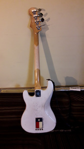 Aged/Relic P-bass (2 foto / 4)