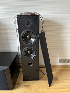 Ressiiver Harman Kardon, subwoofer Yamaha ja põrandakõlarid (2 foto / 9)