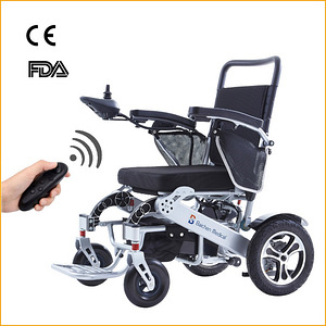 Kokkupandav elektriline ratastool kaugjuhtimispuldiga