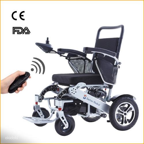 Kokkupandav elektriline ratastool kaugjuhtimispuldiga (foto #1)