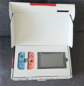 Nintendo switch v1 + 256gb & mario kart (2 foto / 3)