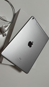 iPad pro 9.7 Wi-Fi+Cellular 32 GB (silver) (2 foto / 6)