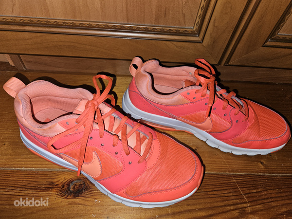 Неоново-оранжевые кроссовки Nike 41 (фото #2)