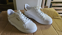 Новые очень красивые женские белые кроссовки 41