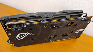 UUS ASUS Rog Strix RX5700XT 8Gb (3 foto / 3)