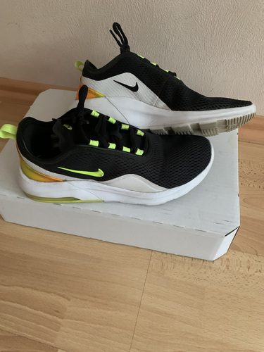 NIKE tossud EUR 42