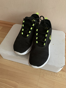 NIKE tossud EUR 42 (2 foto / 4)