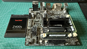 Q1900-ITX Emaplaat + CPU + 8GB DDR3L + 128GB SSD (1 foto / 3)