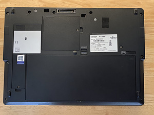 Fujitsu Lifebook U748 (i5-8350U/16GB/256GB) (4 foto / 4)