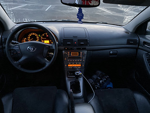 Toyota avensis (5 foto / 5)
