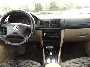 VW GOLF V 1.9TDI 66kw (6 foto / 6)