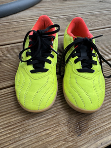 Adidas jalgpalli jalatsid (32 suurusele) (2 foto / 3)
