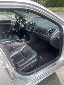 Lancia Thema (7 foto / 10)
