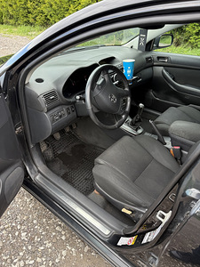 Toyota Avensis (5 foto / 8)