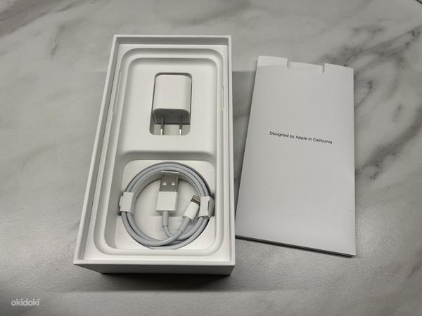 Apple iPhone X 64 ГБ (серебро) (фото #5)