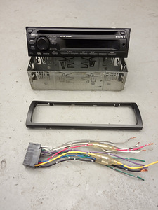 Sony CDX-GT24 autoraadio (2 foto / 3)