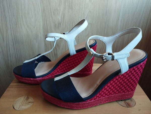 Tommy Hilfiger kingad 39