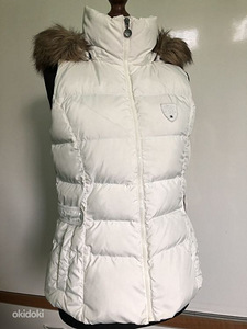 Tommy Hilfiger korralik sulevest (1 foto / 3)