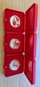 Серебряная монета Великобритании, Канады и Китая в подарочно
