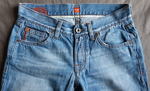 Hugo Boss alt laienevad teksad 27/32 (1 foto / 5)