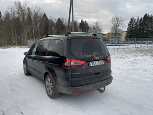 Ford Galaxy (3 фото из 10)