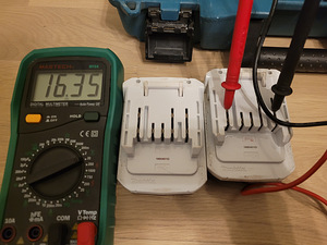 Makita DF347D (двигатель сгорел) + 2 аккумулятора + зарядное устройство (8 фото из 8)