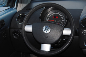 Volkswagen New Beetle Facelift 1.6 75kW (11 foto / 15)