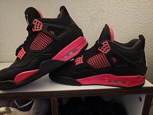 Jordan 4 (2 фото из 4)