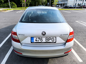 Skoda Octavia Ambition 1.6 TDI 81kW (6 foto / 8)
