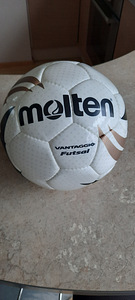 Новый футбольный мяч для футзала MOLTEN