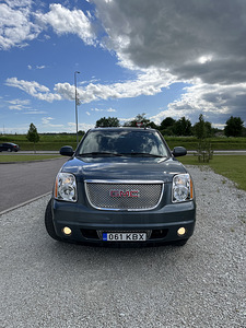 GMC YUKON XL (3 foto / 5)