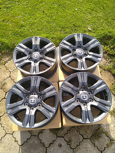 Toyota Land Cruiser Hilux 4-Runner R17 диски (1 фото из 4)