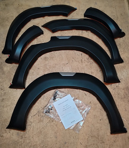 Toyota Hilux tiivalaiendid PC403-0K014 (1 foto / 2)