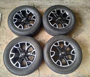 Toyota Hilux Land Cruiser R18 valuveljed rehvidega (1 foto / 8)