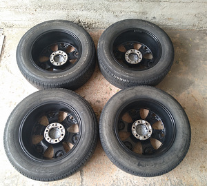 Toyota Hilux Land Cruiser R18 valuveljed rehvidega (2 foto / 8)