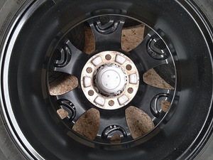 Toyota Hilux Land Cruiser R18 valuveljed rehvidega (3 foto / 8)