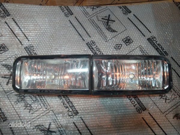Toyota Land Cruiser 200 81211-60220 81211-60221 81221-60140