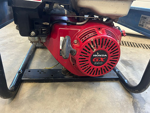 SDMO keevitusgeneraator 7,15kv 400V (2 фото из 5)