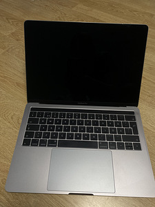 MacBook Pro с сенсорной панелью 2017 г., 8 ГБ (3 фото из 6)