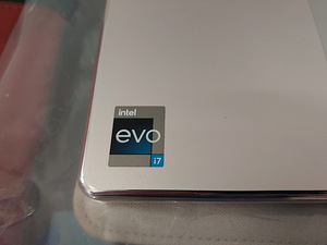 Sülearvuti Lenovo Yoga 9 14, i7 16GB 1TB, kuldne (7 foto / 7)