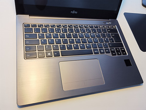 Fujitsu Lifebook U904 Touchscreen (6 foto / 10)