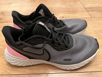 Nike Revolution jooksutossud, suurus 42.5 (27.5 cm)